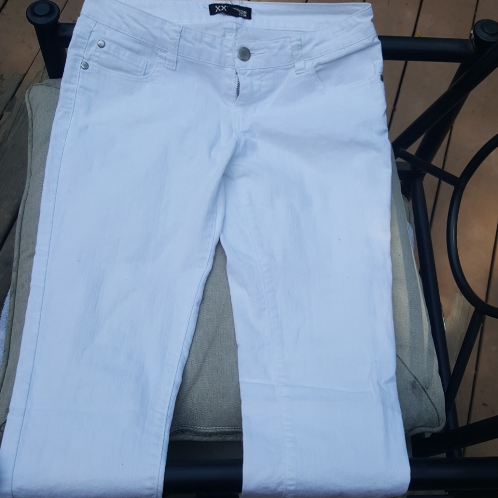 White skinny jeans